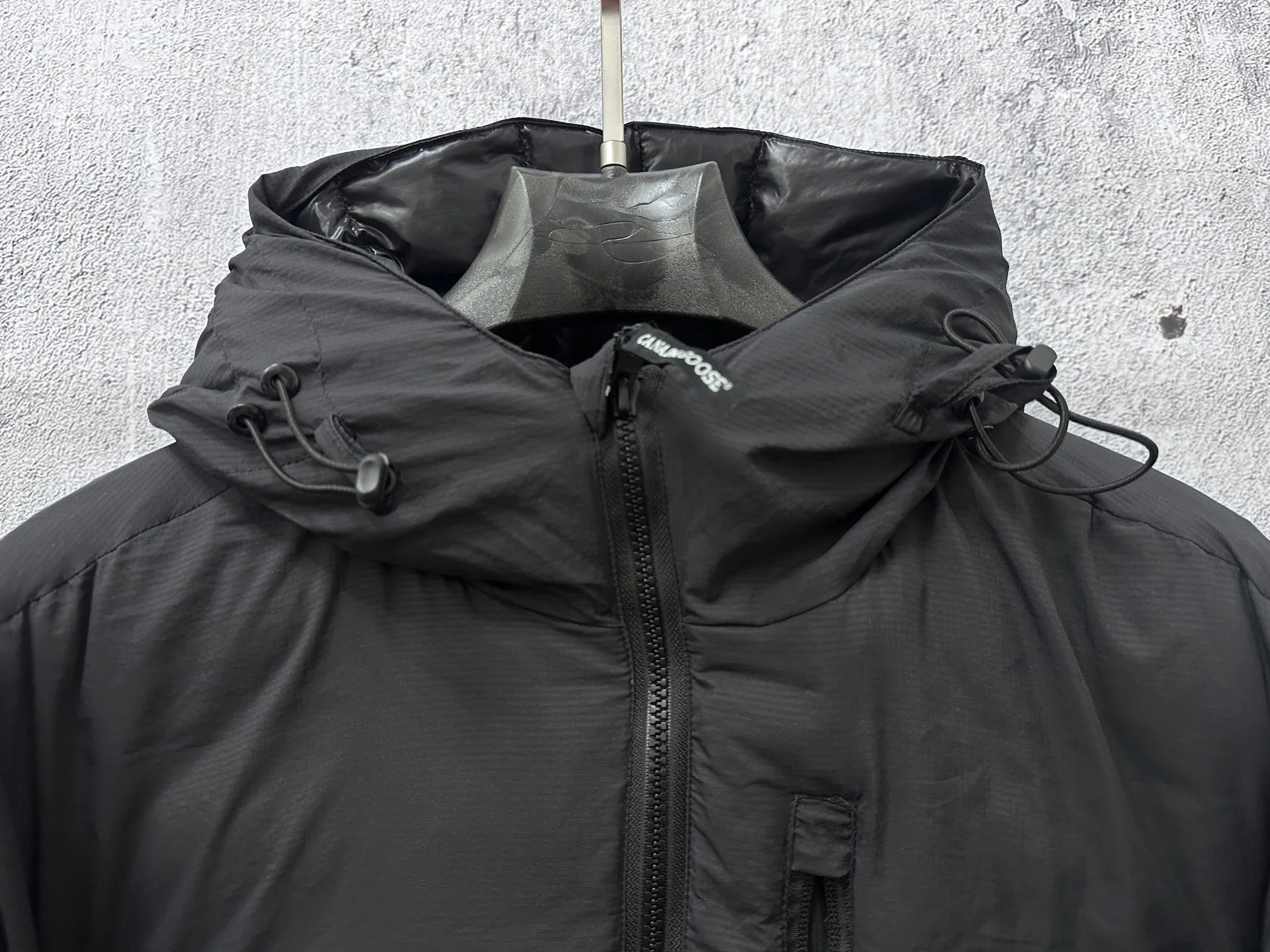 P840 [Canada Goose] Big Goose 5078 down jacket is different from the junk products in the market🗯️The same picture but different price means different versions ✅Don’t be fooled by the same copywriters and pirated picture gangs who mix and distribute high-luxury pictures at low prices. Once you receive it and compare the quality, you will know where the difference is. Don’t lie. Look for the terminal. I don’t guarantee that my products are the cheapest, but I definitely guarantee that they are worth every penny of your hard-earned money! Canada Goose down jacket top version, warm and cold-resistant, nice upper body effect, super lightweight, size: XS-XL